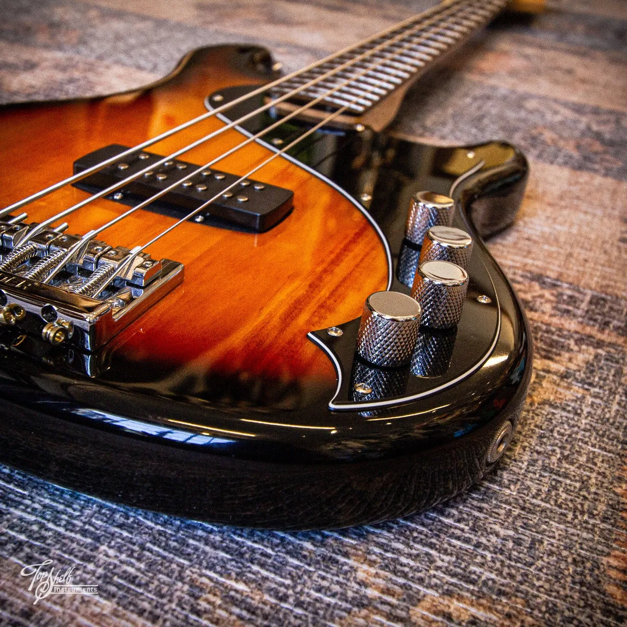 Squier Deluxe Dimension Bass IV Sunburst 2014