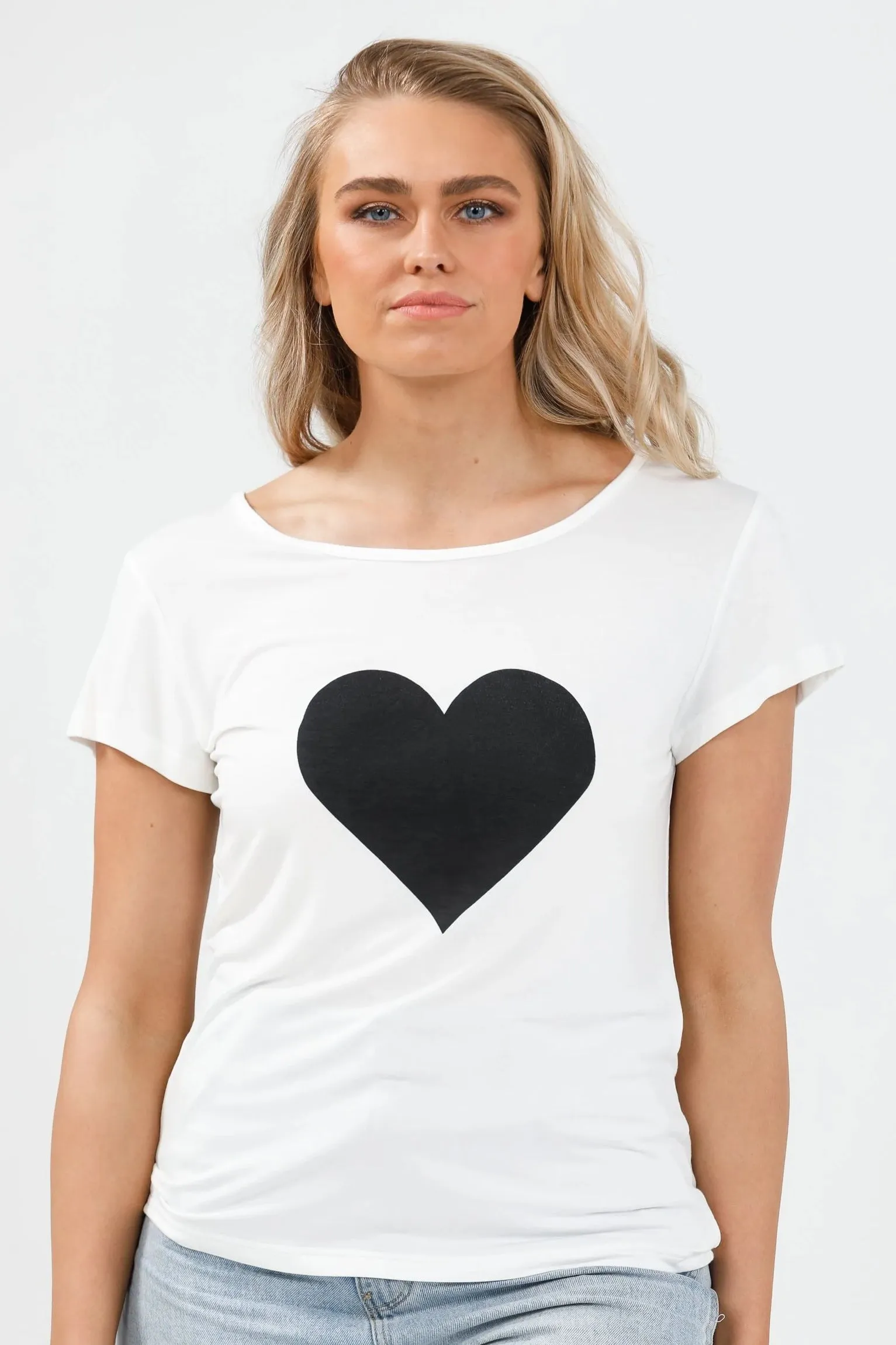 SS Logo Tee Heart in White & Black